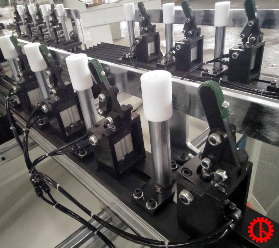 Numerical Control Mortiser Machine - SDC 2000 4 4 Bộ kẹp phôi