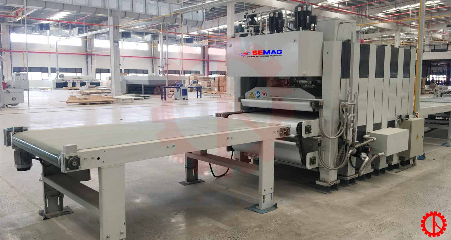Automatic loading unloading hot press machine | QUOC DUY