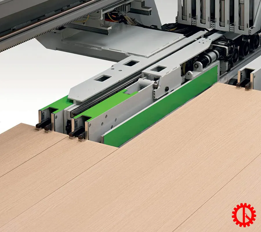 Embryo feeding system of computer panel saw for mdf