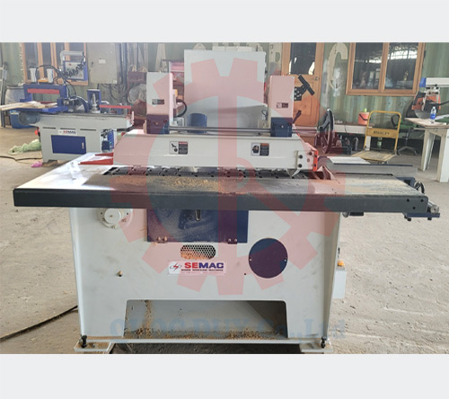 delivering ripsaw for customer in thu duc