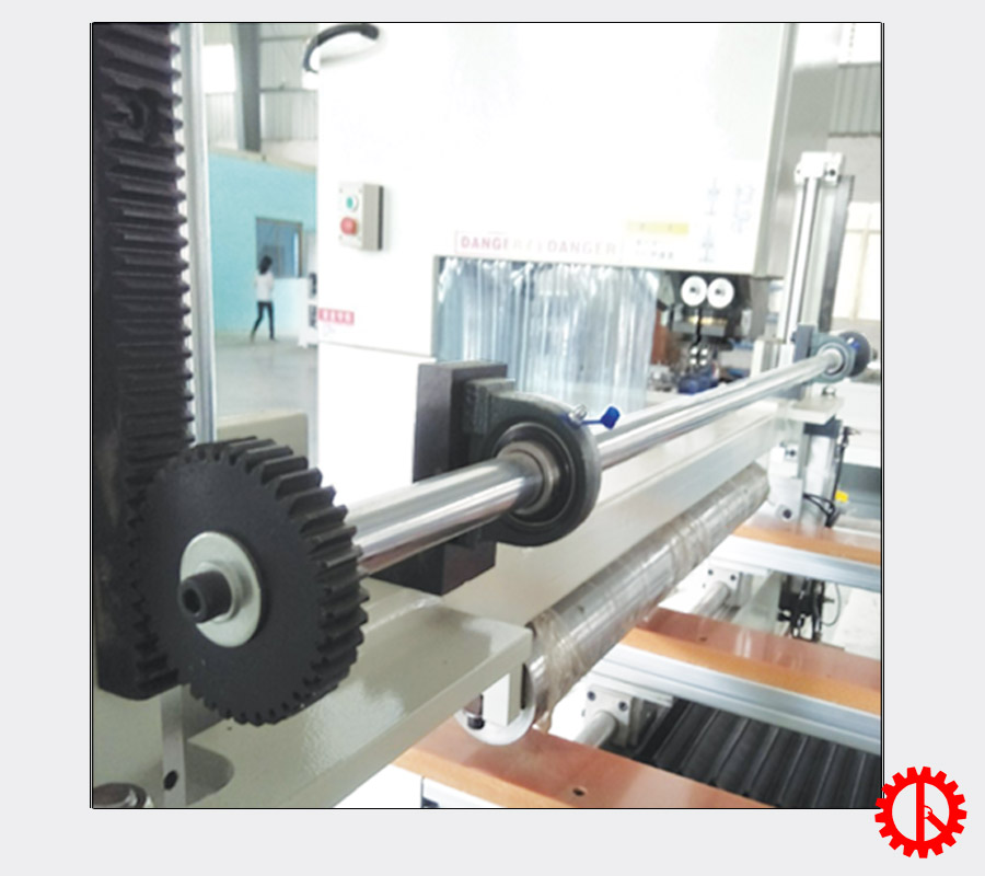 COMPUTER BAND SAW - SDJ 2500 Rigid material hold-down device