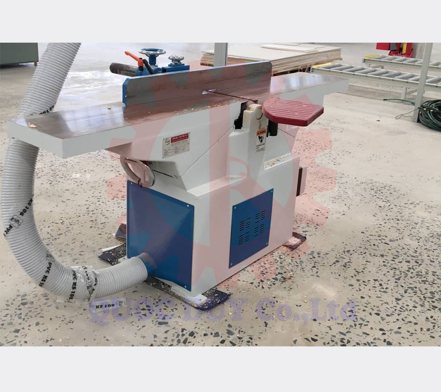 Quoc Duy delivers hand jointer machine