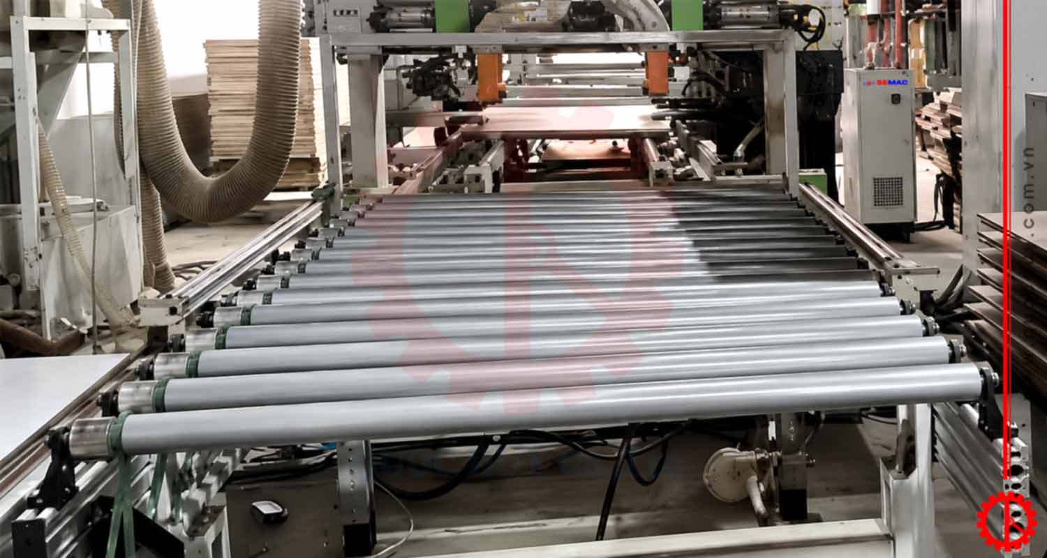 powered-centering-roller-conveyor